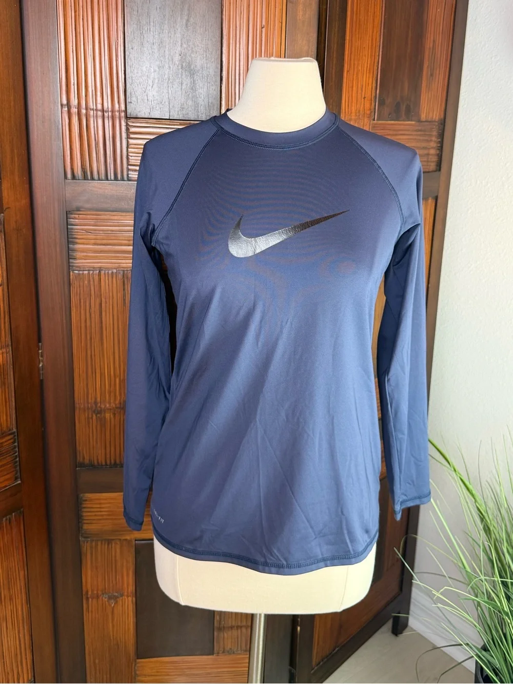 Nike Swim Dri-FIT Navy Blue Long Sleeve Rash Guard Top Silver Swoosh Women’s M